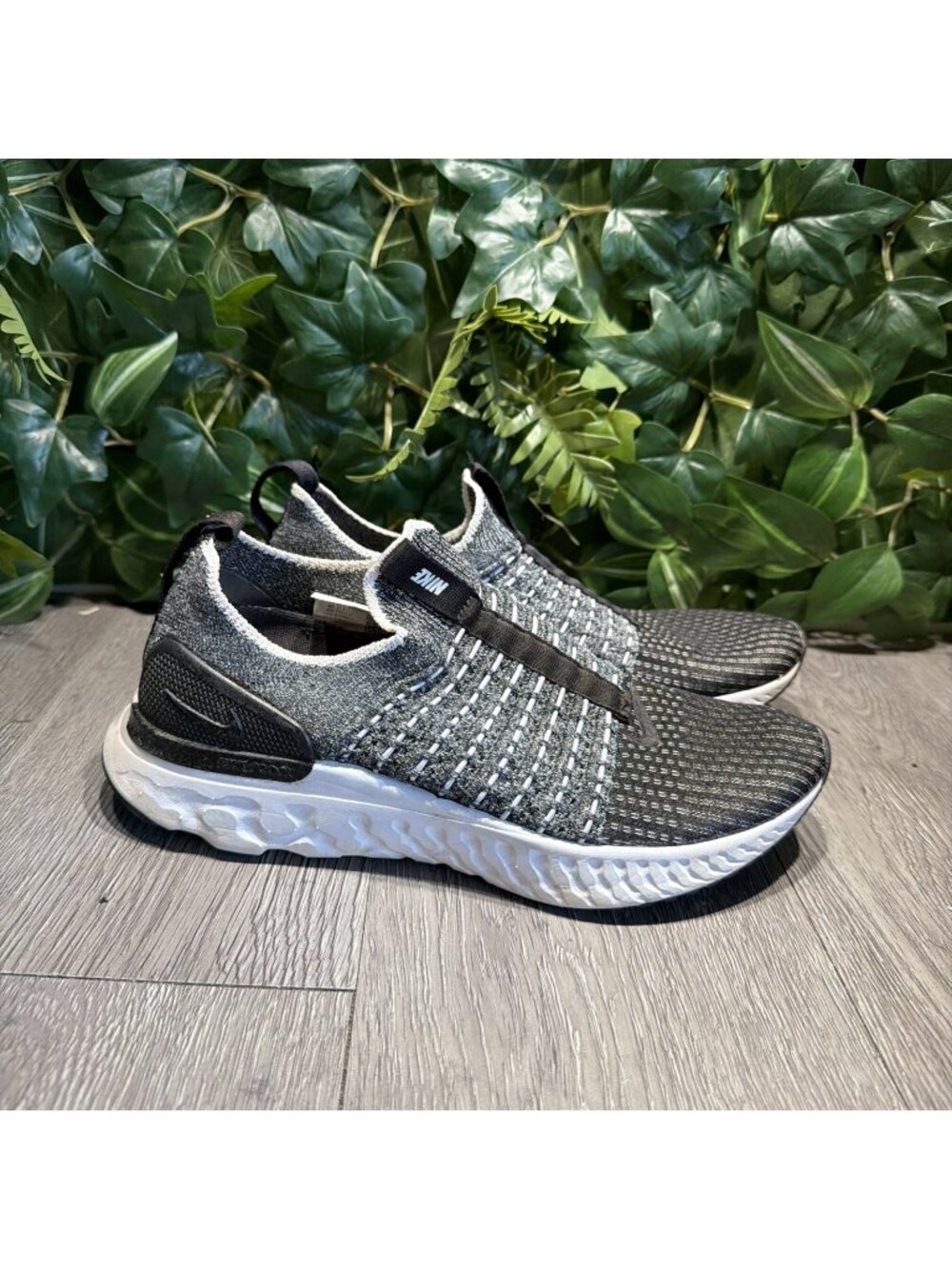 NikePhantom React Flyknit 2 Black White CJ0280-002 Women's Sz 8